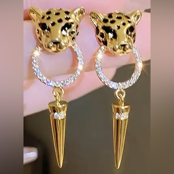 Jewelry - Vintage Leopard, Panther, Cat Head, Cone Drop Cubic Zirconia Circle, Earrings